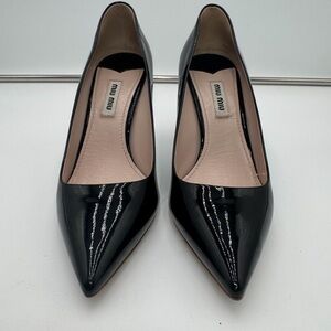 Miu Miu Black Patent Leather Pointed Toe Pumps  EU 37 US 7 Glitter Sole Italy